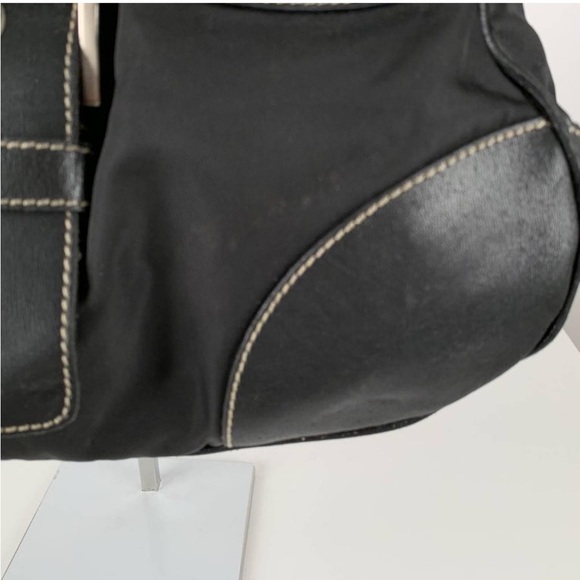 Elegant Black Shoulder Bag with paper prada bag and authentification card - Picture 4 of 11